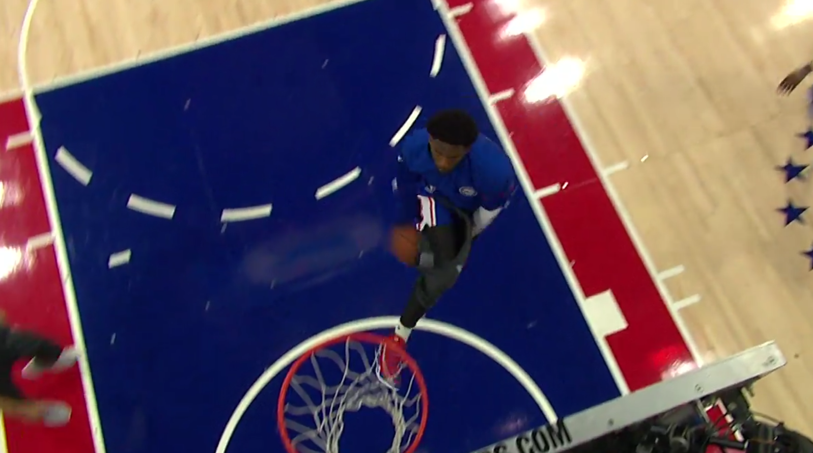 Joël Embiid fait le show à l’échauffement