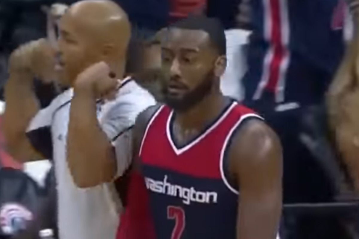 John Wall claque un méchant contre sur Dennis Schröder