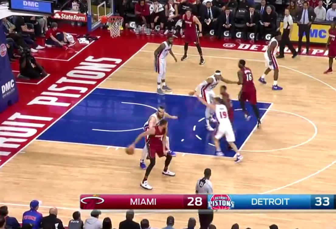 Josh McRoberts lâche une passe dans le dos totalement folle