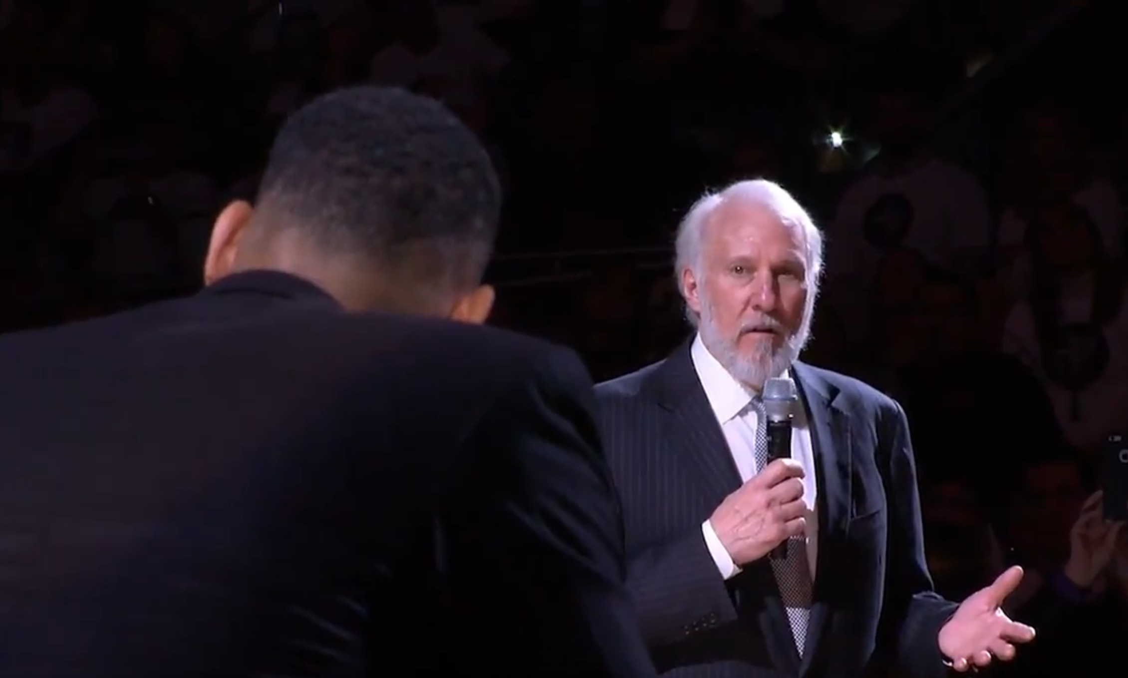 Pop au bord des larmes, TP et Gino au mic : les Spurs ont honoré Tim Duncan