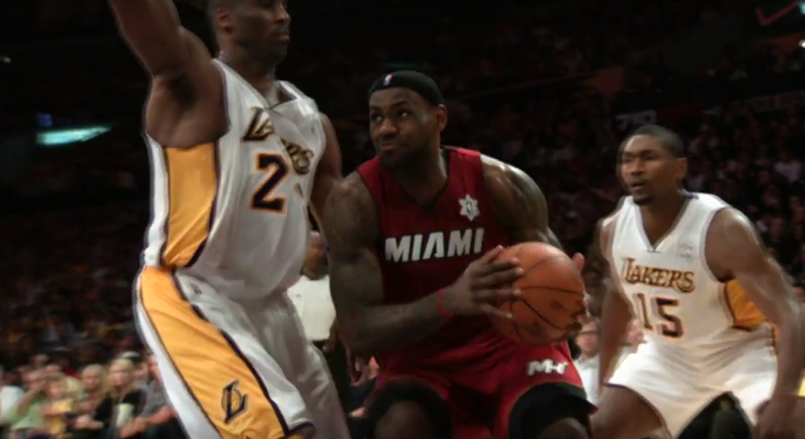 Performance de Noël : LeBron James claque un TD face à Kobe Bryant