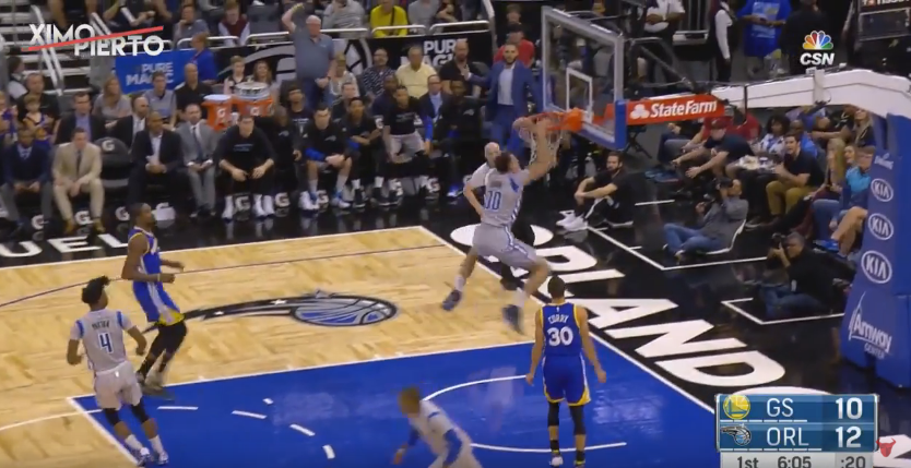 Aaron Gordon s’envole et claque un dunk de costaud !