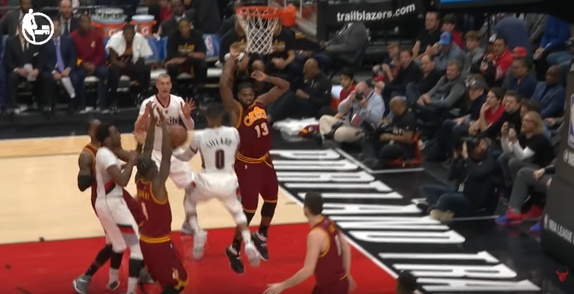 Damian Lillard inscrit un superbe layup contre Cleveland