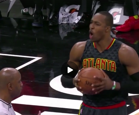 Quand Dwight Howard se hue lui-même