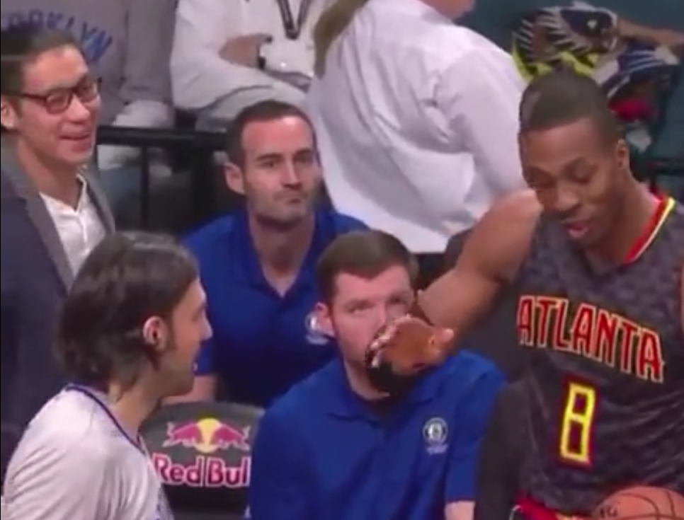 Dwight Howard met un gros vent à Jeremy Lin