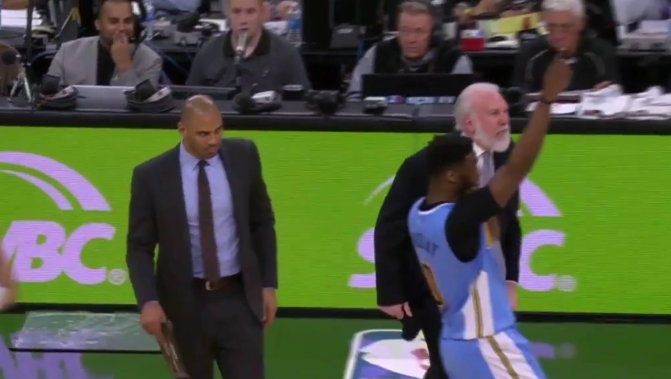 Gregg Popovich éjecté et trollé par Emmanuel Mudiay