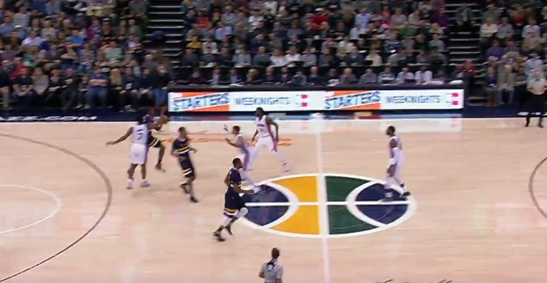 De sa propre ligne à 3 points, Joe Johnson plante un panier dingue !