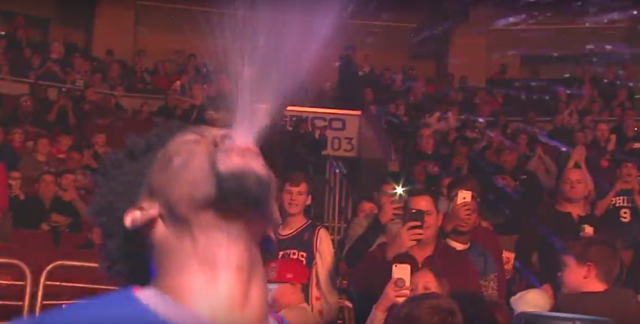 Joel Embiid imite un catcheur… pour aller au All-Star Game !