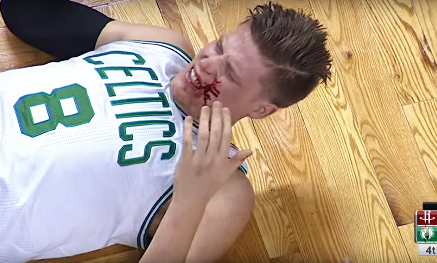 James Harden explose Jonas Jerebko