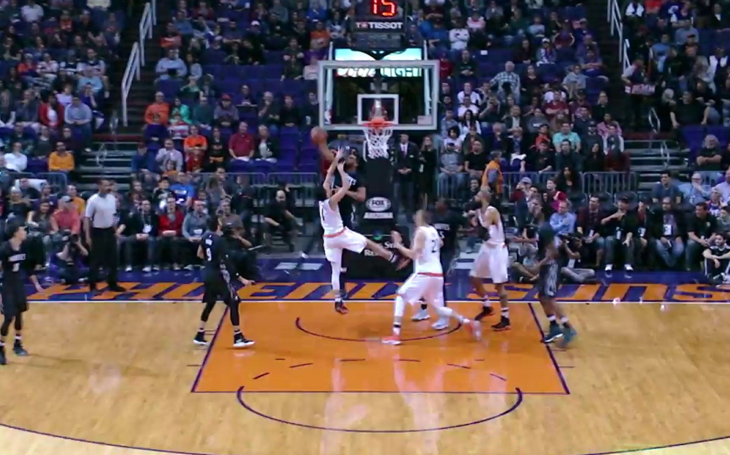 Karl-Anthony Towns met un méchant contre à Devin Booker