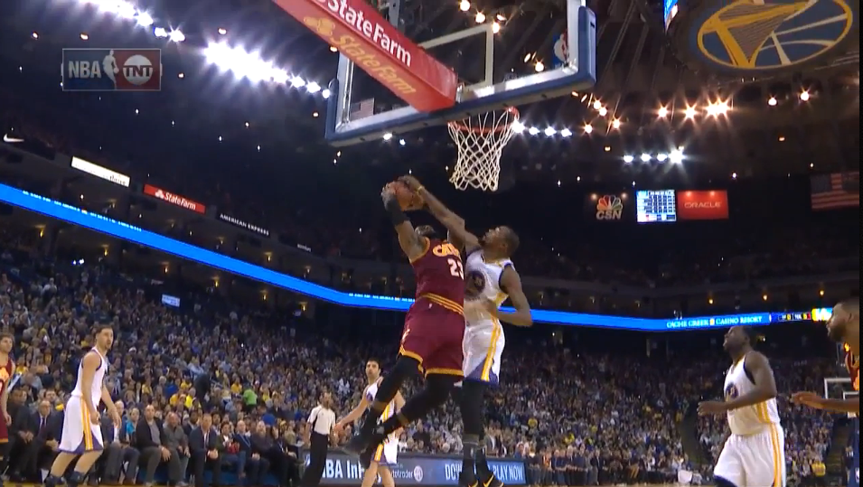 Golden State dynamite Cleveland, Draymond Green en triple-double