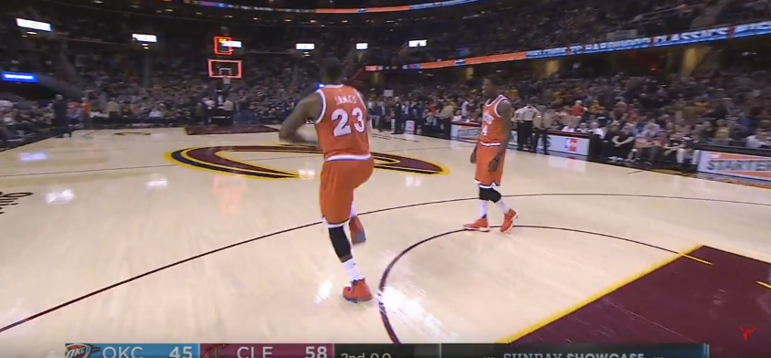 LeBron James se moque d’un énorme marcher de son coéquipier