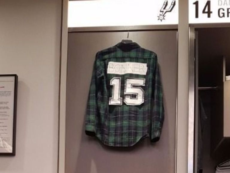 Les Spurs ont retiré… la chemise de Matt Bonner !