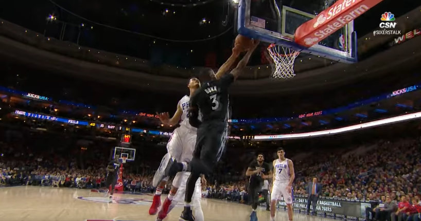 La superbe défense et le block de Timothé Luwawu-Cabarrot sur Dunn