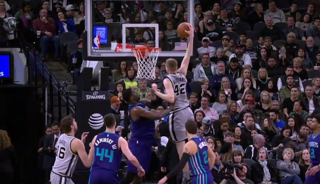 Top 10 : Jerami Grant et Davis Bertans explosent le cercle !