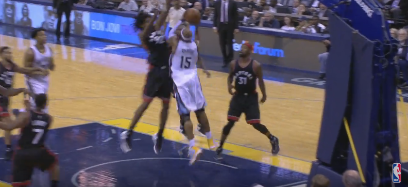 Vintage : Vince Carter cale un 360… en layup