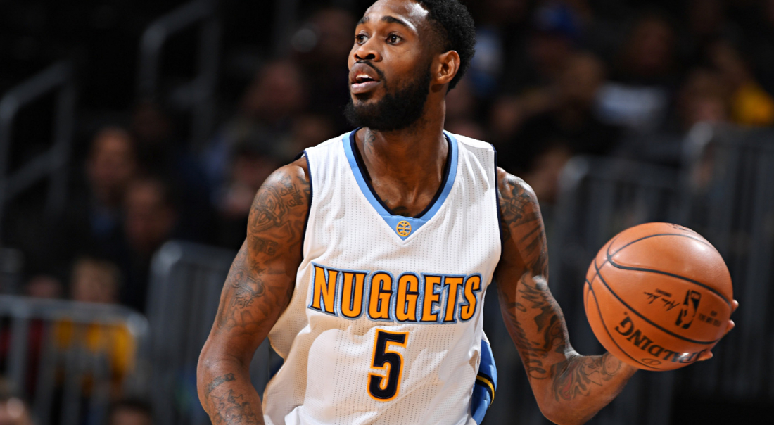 Denver avance sur les prolongations de Barton et Harris