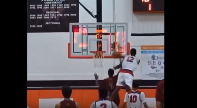 Monstre : L’énorme contre de Zion Williamson (16 ans) !
