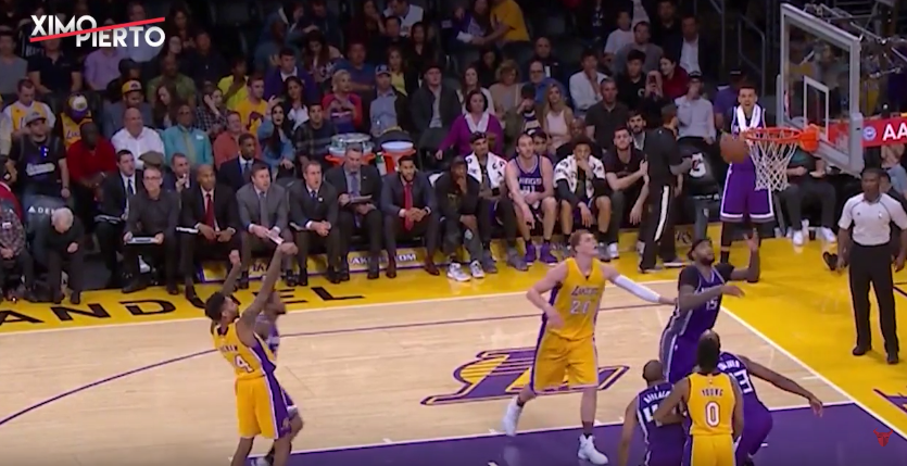 Brandon Ingram balance un airball au lancer-franc…