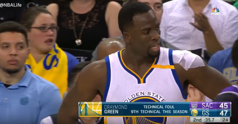 Draymond Green tape sa crise et se fait expulser