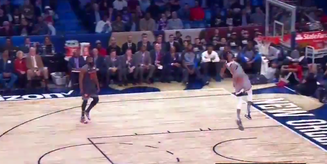 Giannis Antetokounmpo intercepte et signe un gros dunk !