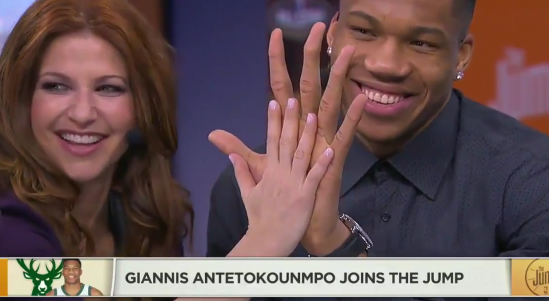 Encore une preuve que les mains du Greek Freak sont… flippantes