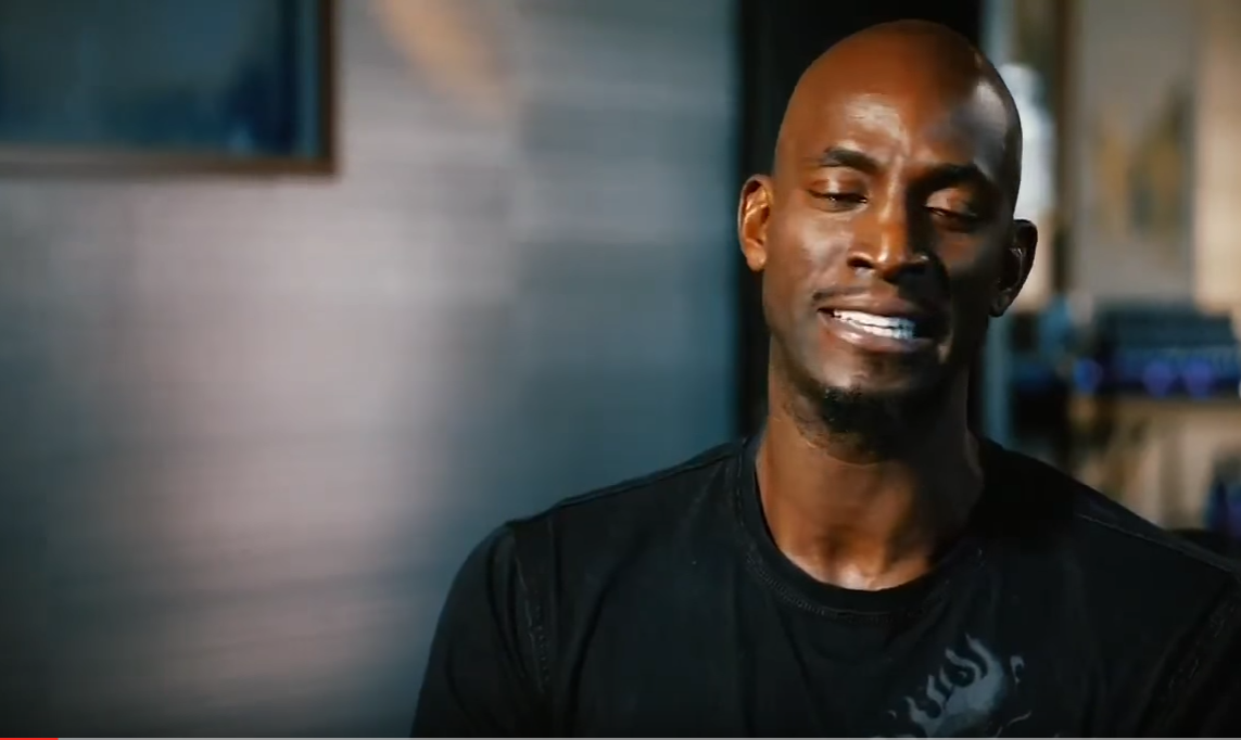 Kevin Garnett ému en parlant de sa carrière à Kevin McHale