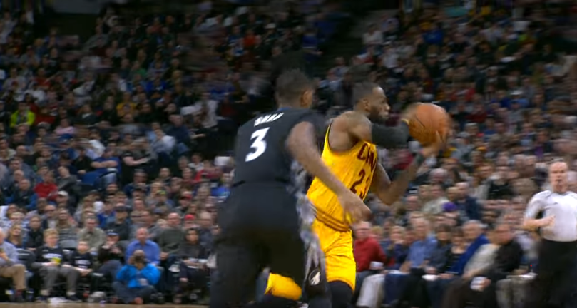 La passe la plus géniale de la soirée pour LeBron James