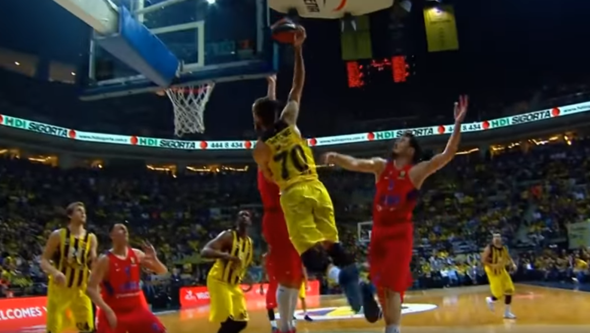 Luigi Datome méchamment contré par… le panneau