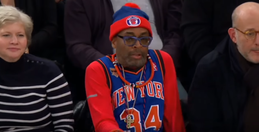 Spike Lee s’est pointé au match des Knicks avec un jersey de Charles Oakley