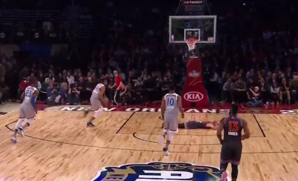 Giannis Antetokounmpo en approche, Stephen Curry se met à l’abri !