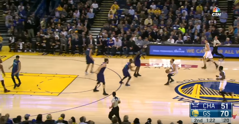 Insolence maximale : Curry marque du logo après 4 secondes de possession