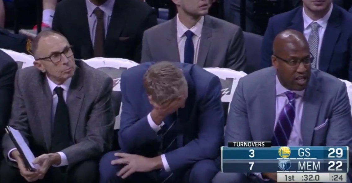 Steve Kerr devient dingue après une passe ratée de Stephen Curry