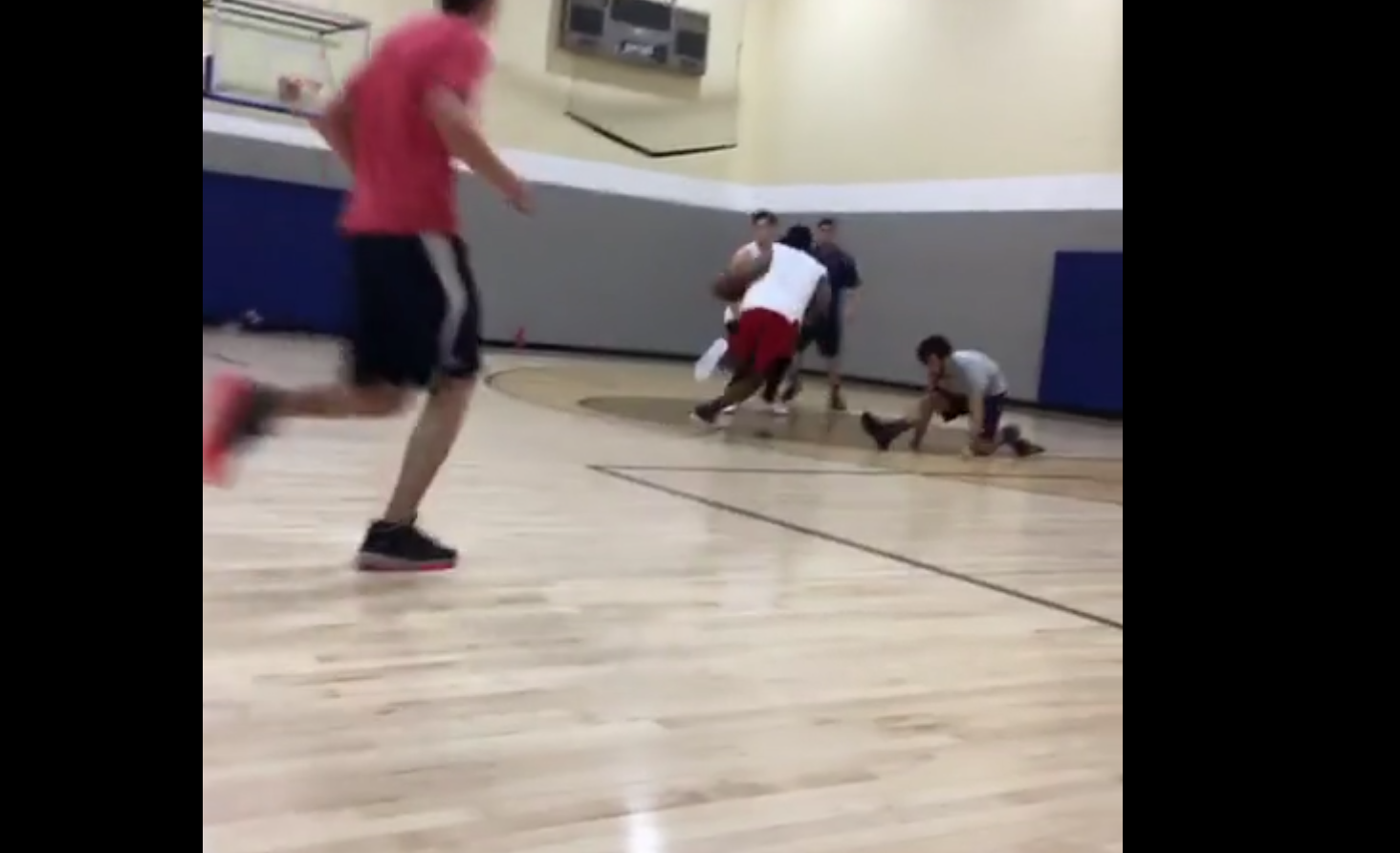 Todd Gurley, le joueur des Rams, casse des chevilles