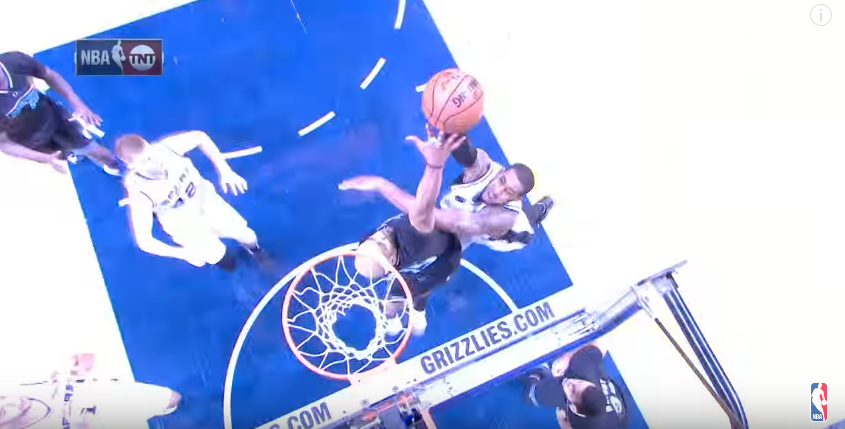 Vince Carter s’envole… et claque 4 blocks