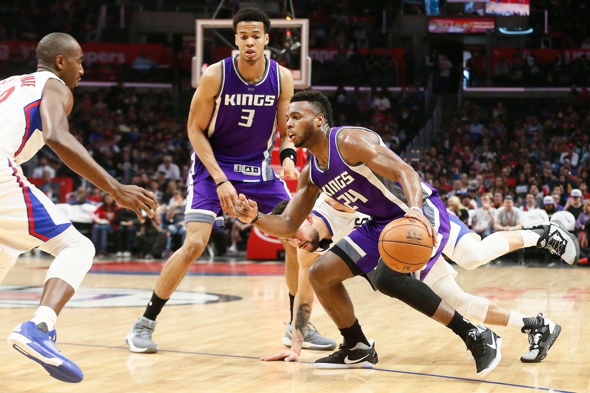 Buddy Hield plombe la défense des Wolves