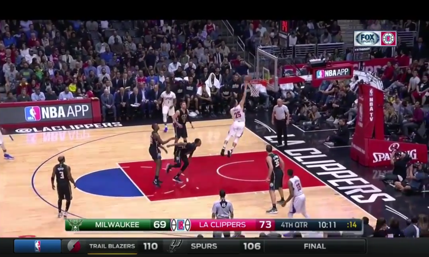 Austin Rivers loupe un dunk complètement ouvert