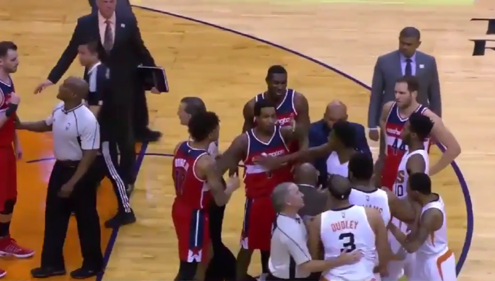 Brandon Jennings et Jared Dudley, un début de bagarre à 35 000 dollars