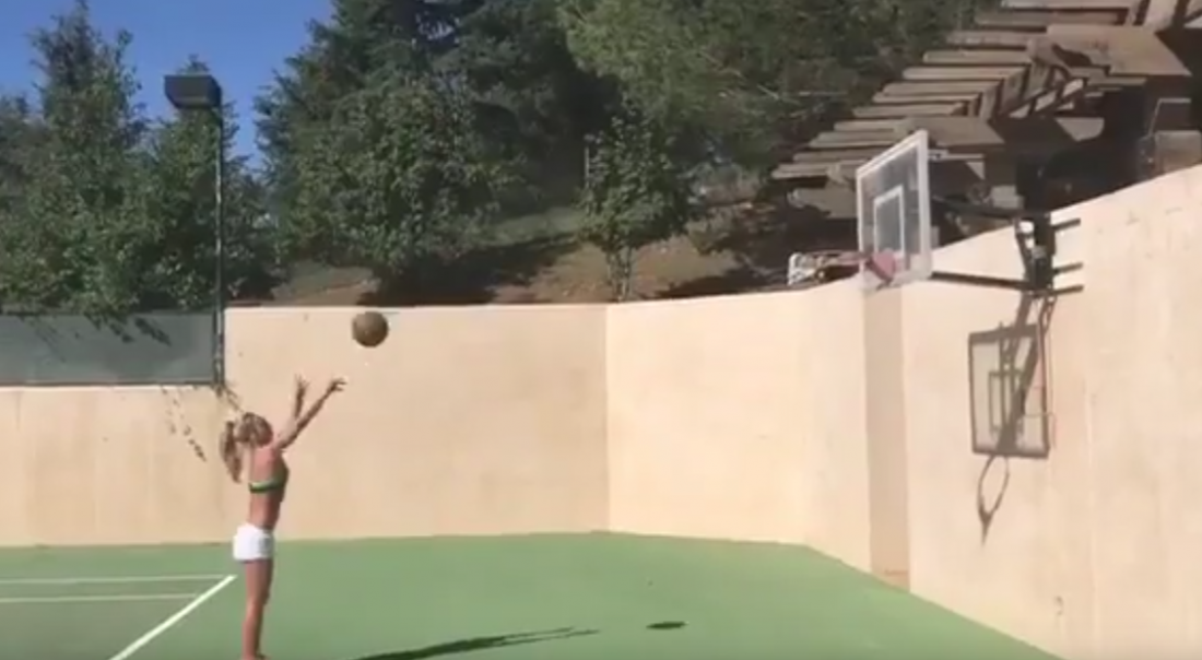 Britney Spears meilleure sur la ligne qu’Andre Drummond ?