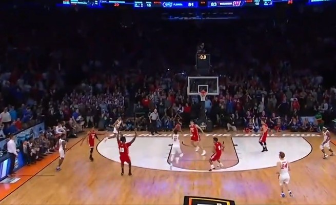 NCAA : L’incroyable buzzer beater de Chris Chiozza (Florida) contre Wisconsin