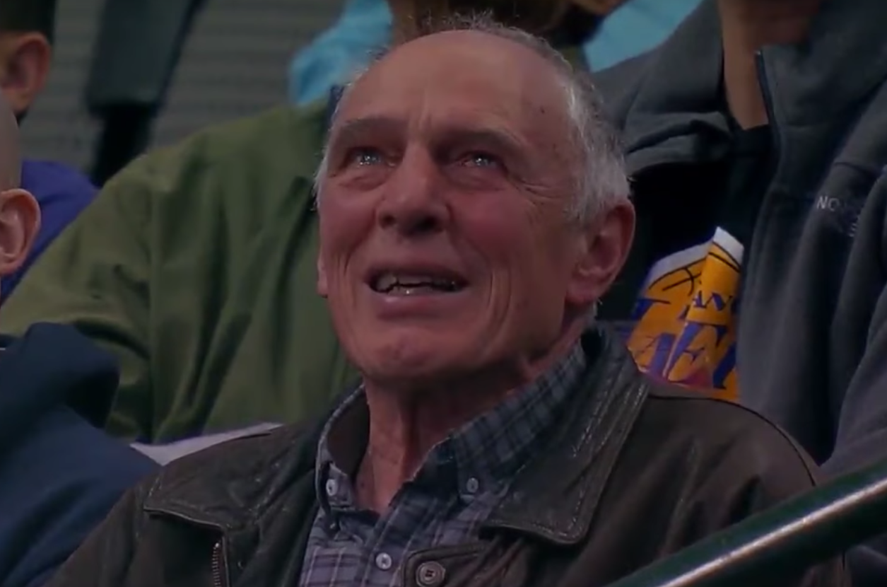 Superbe : le mentor de Dirk Nowitzki ému aux larmes