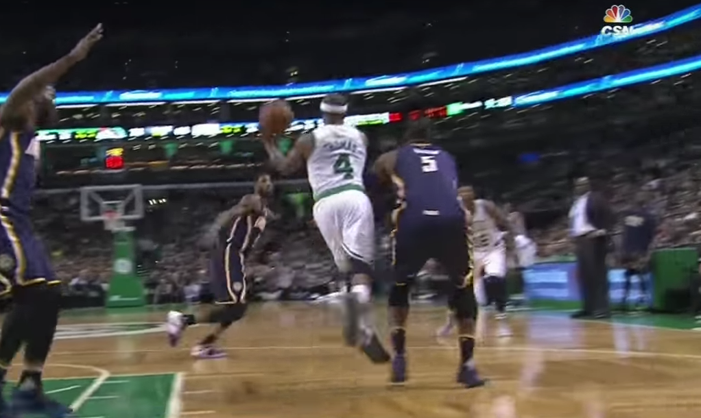 Like Magic : Isaiah Thomas sort une passe aveugle incroyable !
