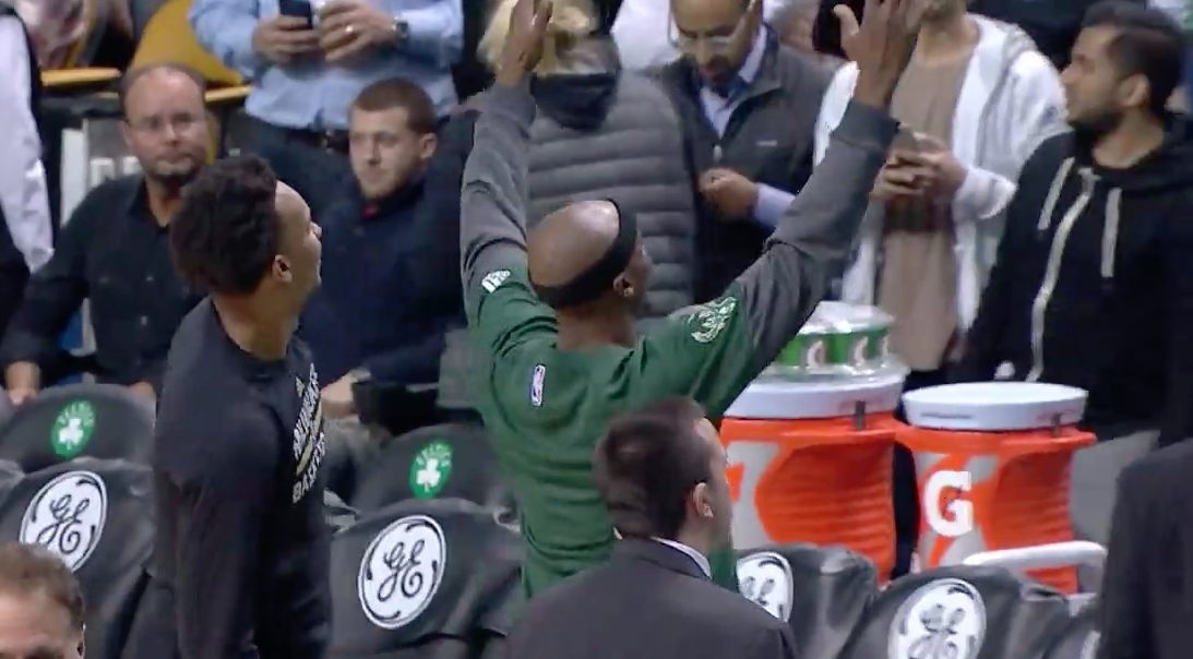 Quand les fans des Celtics aident… Jason Terry à s’échauffer