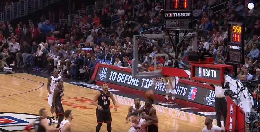 Clint Capela a fait une passe décisive… avec sa tête ?!?