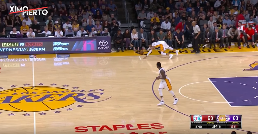RI-DI-CU-LE : D’Angelo Russell perd le ballon de la façon la plus bête possible