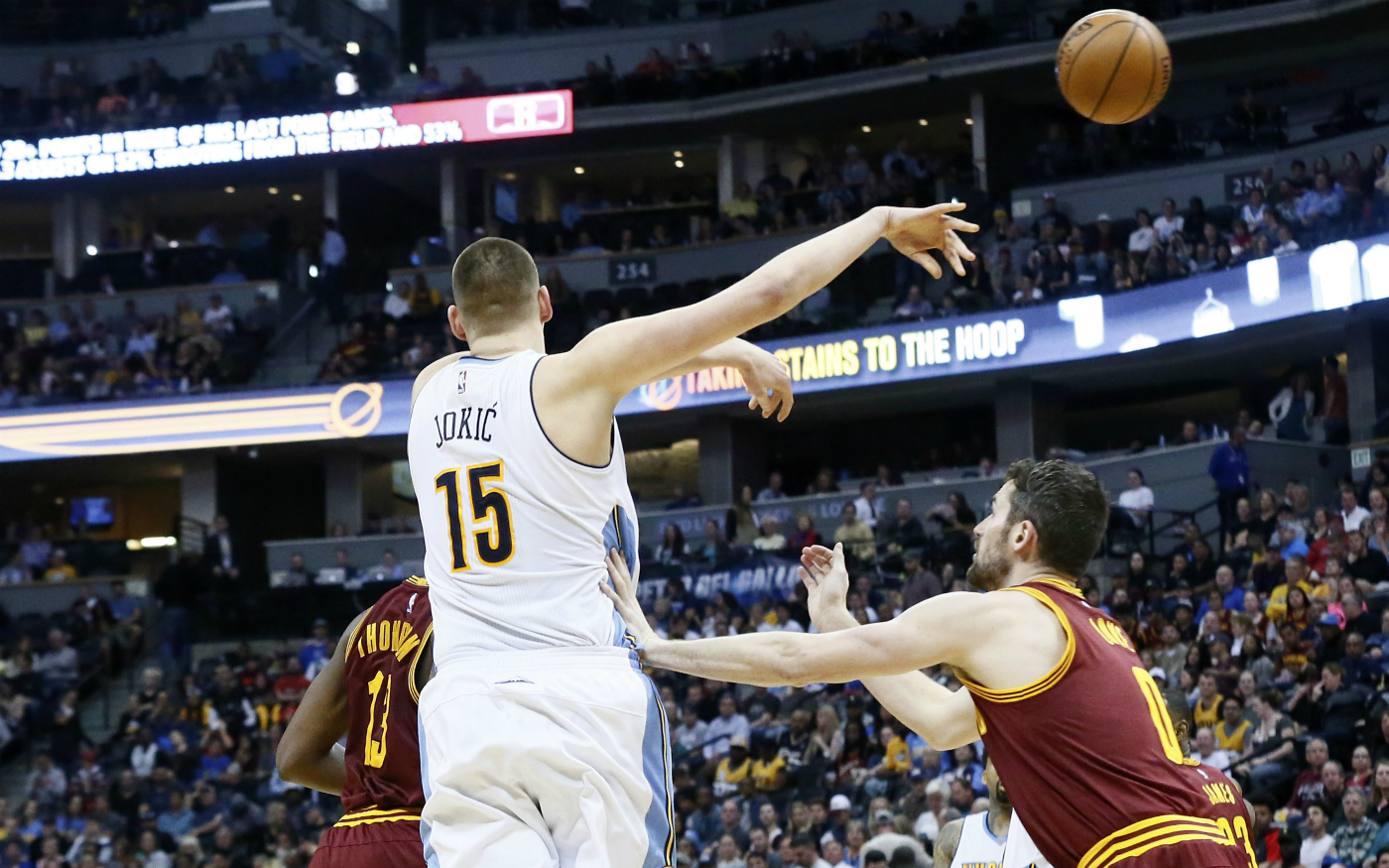 LeBron verrouillé, les Cavs battus à Denver