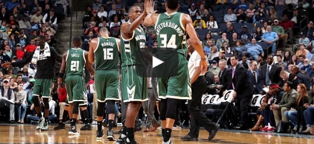 Circus shot : Le Greek Freak inscrit un panier improbable, avec la faute !