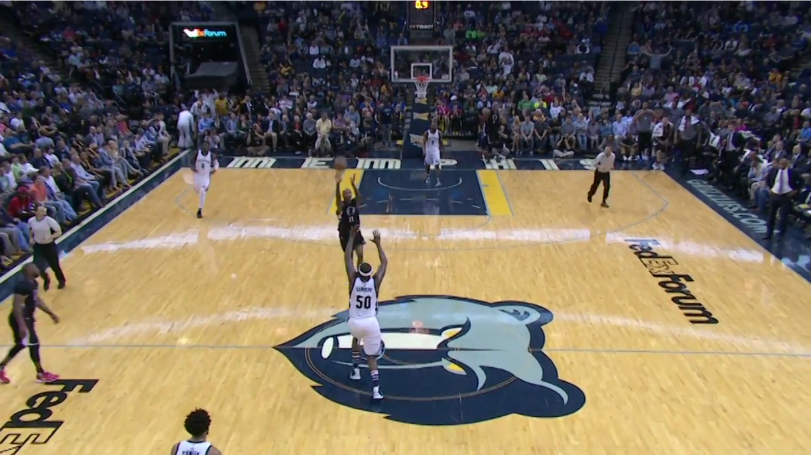 Jamal Crawford marque du milieu de terrain au buzzer