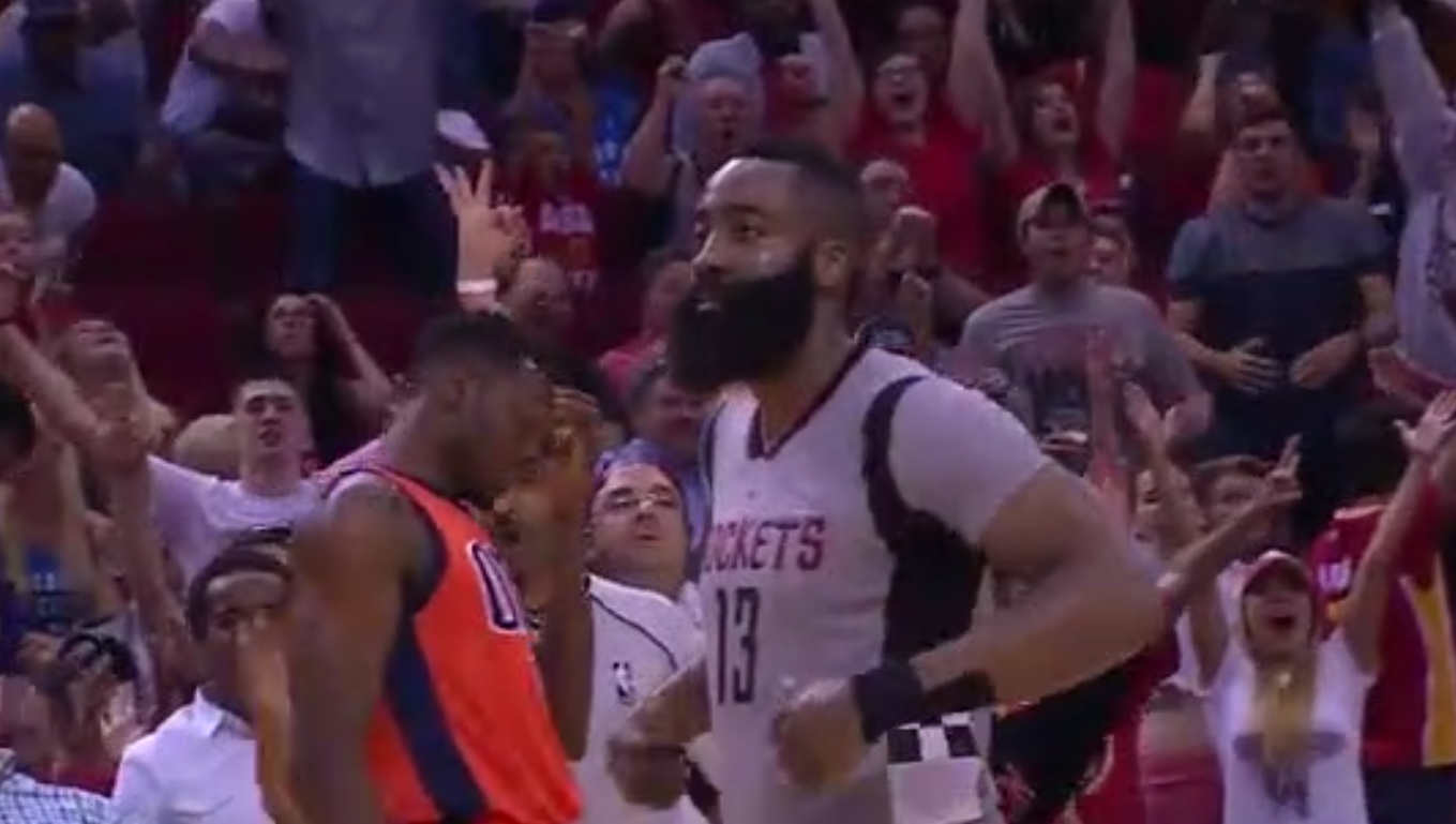 James Harden claque un buzzer beater contre OKC