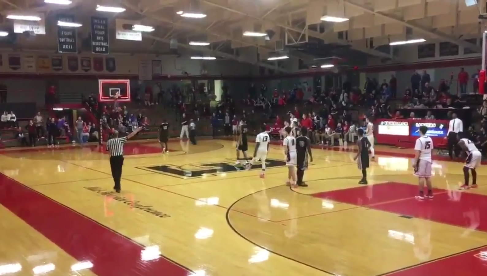 Le buzzer beater fou de Josh Clanton de CC Academy !